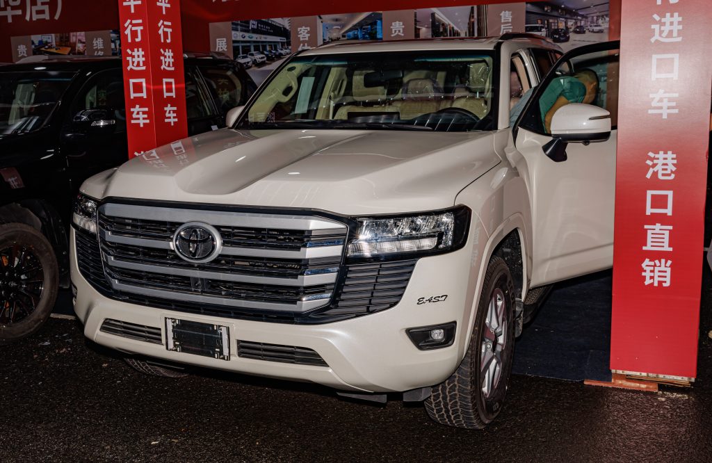 Toyota Land Cruiser 300